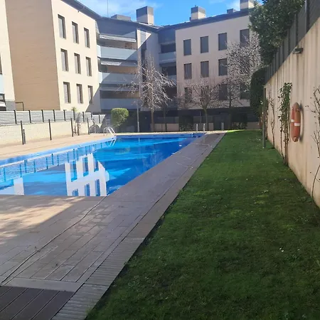 Espacioso De 3 Con Piscina Y Parking
